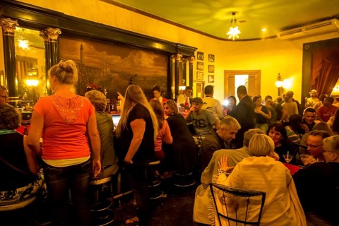 Hemingway s Bar En el Floridita, musician in one of the many music bars and music restaurants in