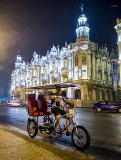Teatro Nacional, rickshaw driver, Grand Theatre de Habana, Grand Theatre of Havana by night,
