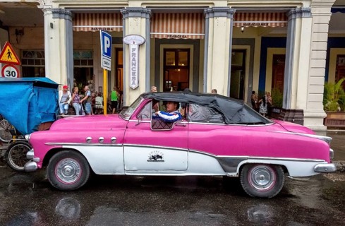 Classic car, convertible in the rain with closed roof, Havana, La Habana, Cuba, Cuba, Central