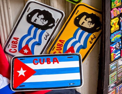 Painted licence plates with Ernesto Che Guevara and the Cuban flag, Cuban flag, La Habana, Cuba,