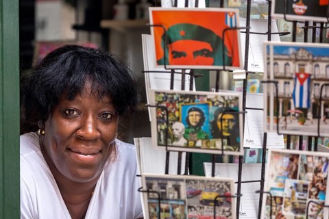 Kiosk saleswoman, Cuban, postcard stand with postcards of Ernesto Che Guevara, La Habana, Cuba,