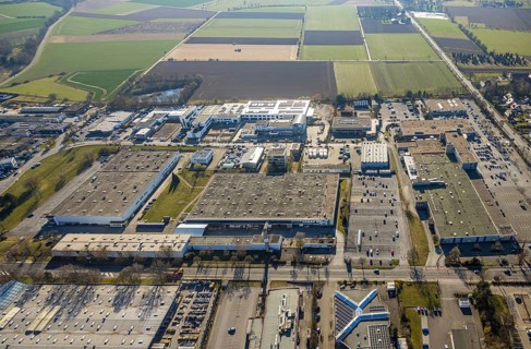 Aerial view, commercial area Schlottweg, Kaufland supermarket, CEAG Notlichtsysteme, car parks,