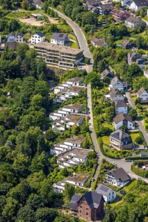 Aerial view, flat roof terrace houses in the forest on Benderstraße, Oberbonsfeld, Velbert, Ruhr