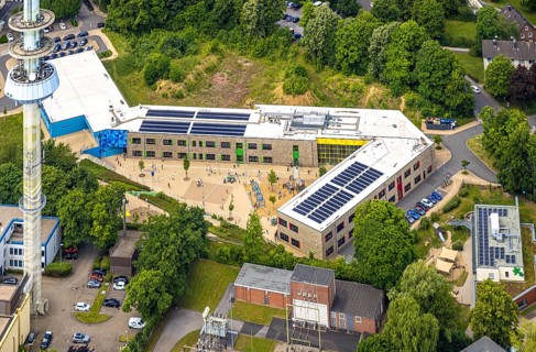 Aerial view, Kastanienallee primary school, Velbert (sturgeon) telecommunications tower, Velbert,