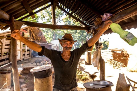 Sugar cane farmer in Valle de los Ingenios, portrait with hat, Trinidad, Cuba, Sancti Spíritus,