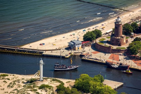 KoÅ'obrzeg, Kolobrzeg, lighthouse with bastion, Baltic Sea beach, Baltic Sea coast, Województwo