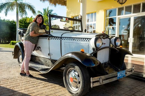 Arrival of tourists at the hotel in a vintage taxi, an old Ford, PARADISUS VARADERO RESORT SPA,