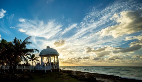 Wedding pavilion on the beach of Varadero with sunset in the hotel complex PARADISUS VARADERO
