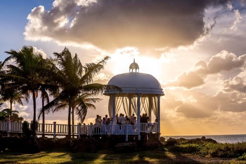 Wedding pavilion on the beach of Varadero with sunset in the hotel complex PARADISUS VARADERO