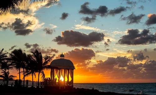 Wedding pavilion on the beach of Varadero with sunset in the hotel complex PARADISUS VARADERO