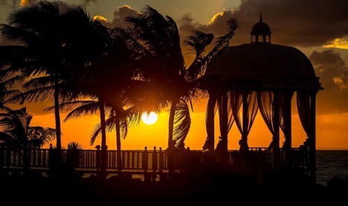 Wedding pavilion on the beach of Varadero with sunset in the hotel complex PARADISUS VARADERO