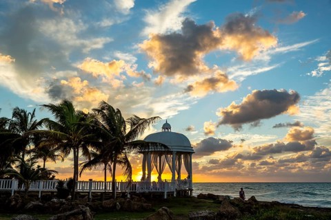 Wedding pavilion on the beach of Varadero with sunset in the hotel complex PARADISUS VARADERO