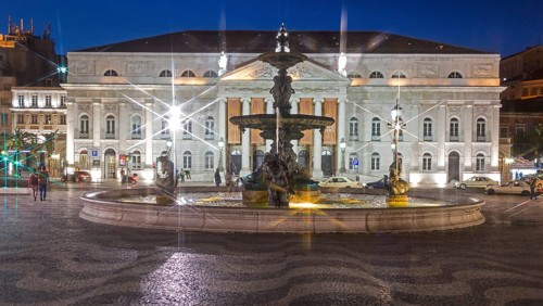 National Theatre D. Maria II, fountain, Praça do Rossio, paving stones in wave form, wave pattern,