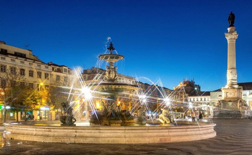 Fountain, Praça do Rossio, cobblestones in wave form, wave pattern, Lisbon, Lisbon district,