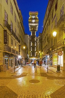 The most famous lift in Portugal Elevador do Município or Elevador da Biblioteca and Elevador de S.
