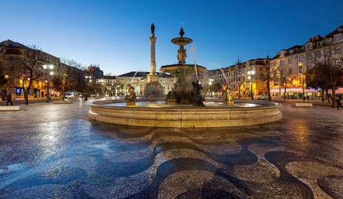 Fountain, Praça do Rossio, cobblestones in wave form, wave pattern, Lisbon, Lisbon, Portugal
