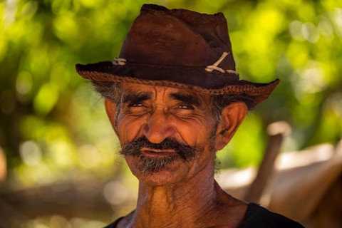 Sugar cane farmer in Valle de los Ingenios, portrait with hat, Trinidad, Cuba, Sancti Spíritus,