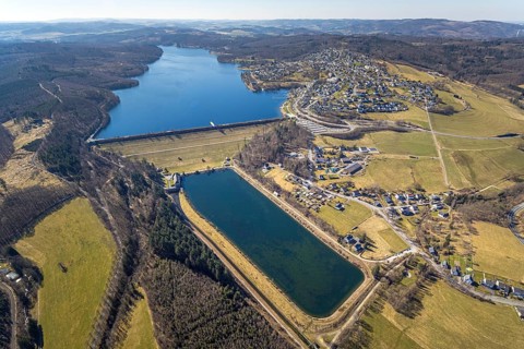 Aerial view, Lake Sorpe, dam wall and equalising reservoir, view of Langscheid, Hachen, Sundern,