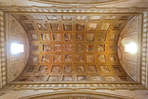 Hall with coffered ceiling and flag of historical Portugal, Fortress of Tomar, Castle of the
