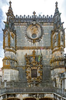 Manueline window with seafaring motifs and the Order of the Cross, Fortress of Tomar, Castle of the