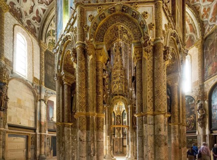 Charola, original Templar church, octagonal rotunda, fortress of Tomar, castle of the Knights