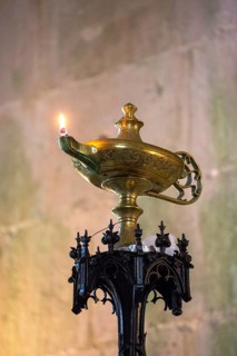 Oil lamp, Changing of the guard at the tomb of the unknown soldier in the chapter house, Monastery