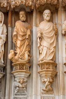 Apostle figures, Monastery of Santa Maria da VitÃüria, UNESCO World Heritage Site, main portal with