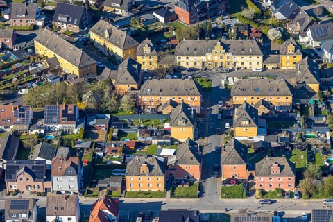 Aerial view, residential area housing estate multi-family houses Fährenkamp corner Pappelweg,