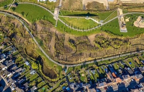 Aerial view, Auenpark and Selmer Bach with green area, residential area Grüner Weg, bycatch, Selm,