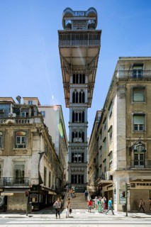 The most famous lift in Portugal Elevador do Município or Elevador da Biblioteca and Elevador de S.