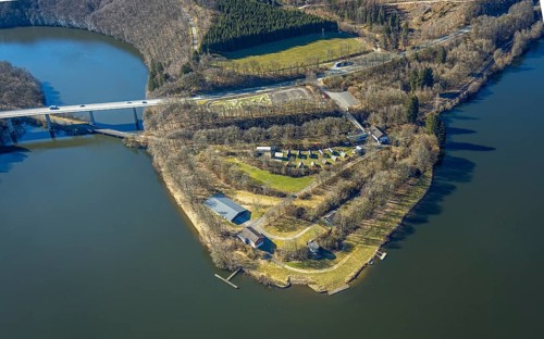 Aerial view, Biggesee dam and Kirchesohl peninsula, bridge Landesstraße L512, Olpe-Stadt, Olpe,