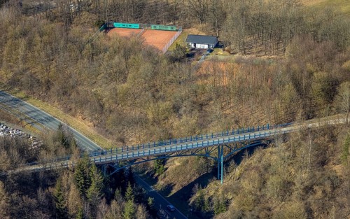 Aerial view, pedestrian bridge Pallottinerweg over the federal road B54 in the forest area, tennis