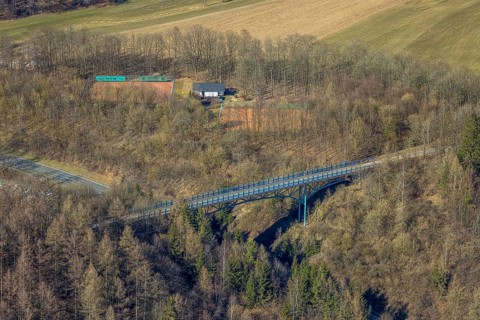 Aerial view, pedestrian bridge Pallottinerweg over the federal road B54 in the forest area, tennis