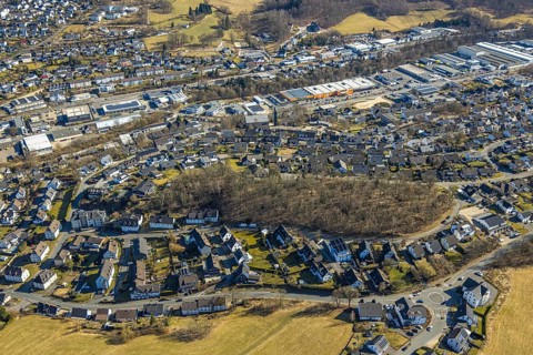 Aerial view, residential area An der Schingerskuhle with forest, green lung, commercial area In der