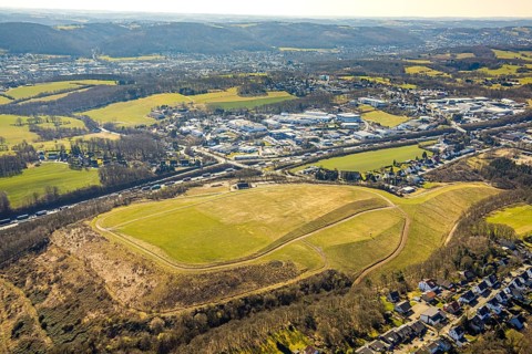 Aerial view, Kippe Projektentwicklung Enerke GmbH An der Kohlenbahn, motorway A1 with traffic jam,