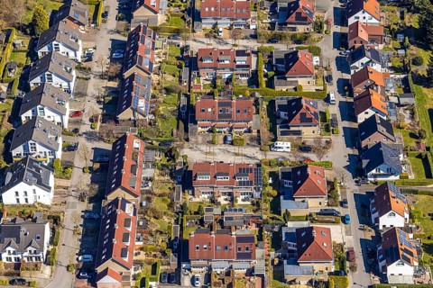 Aerial view, housing estate with red roofs between Zur Alten Schule and Hofstraße, Grundschöttel,