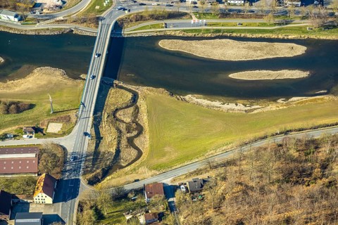 Aerial view, Ruhr bridge Wickede (Ruhr) over the river Ruhr with sandbanks, Mühlenbach meander,