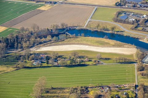 Aerial view, river Ruhr with weir, dry riverbed Am Graben, Wimbern, Wickede, Soester Börde, North