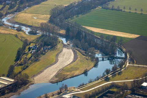 Aerial view, river Ruhr with weir, dry riverbed Am Graben, Wimbern, Wickede, Soester Börde, North