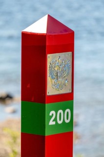 Border Norway-Russia, border posts, yellow border post Norway, red-green border post Russia,