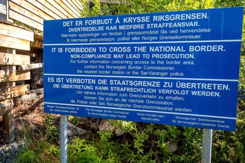 Norway-Russia border, border crossing warning, Kirkenes, Finnmark, Norway, Scandinavia, Europe,