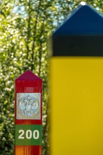 Border Norway-Russia, border posts, yellow border post Norway, red-green border post Russia,