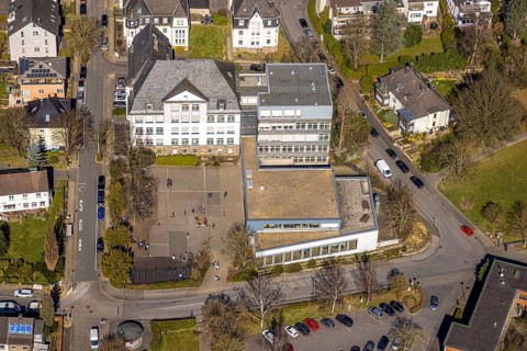 Aerial view, Städtische Sekundarschule am See, schoolyard and pupils, Wetter, Ruhr area, North