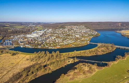Aerial view, local view residential area with river Ruhr and Obergraben and Obergrabenbrücke