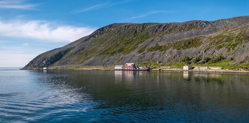 Foldalbruket kystkultursenter, museum, Norwegian house in red colours, jetty, mountainside,