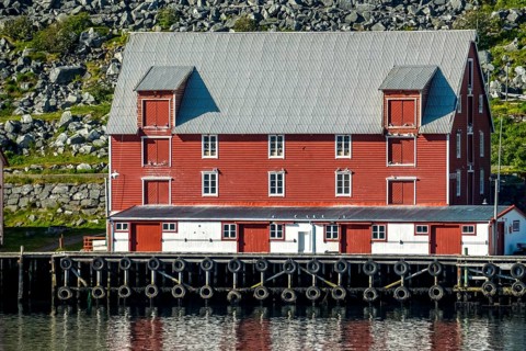 Foldalbruket kystkultursenter, museum, Norwegian house in red colours, jetty, Kjøllefjord,