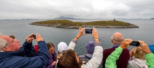 Arctic Circle Globe, Polar Circle Globe, Vikingen Island, photographing tourists, Tonnes, Nordland,