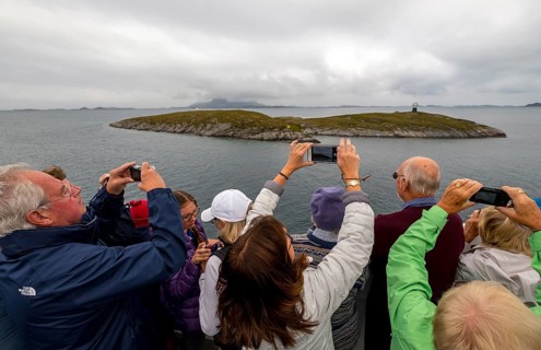 Arctic Circle Globe, Polar Circle Globe, Vikingen Island, photographing tourists, Tonnes, Nordland,