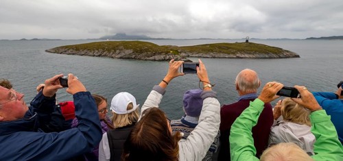 Arctic Circle Globe, Polar Circle Globe, Vikingen Island, photographing tourists, Tonnes, Nordland,