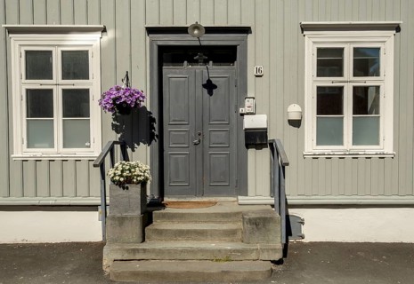 Shapes and colours, picturesque doors and windows, Nedre Bakklandet, Nygata Street, Trondheim,